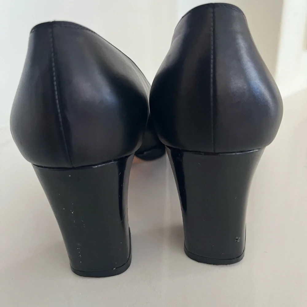 Salvatore Ferragamo pumps Black leather Women's Shoes